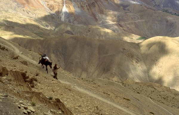 The way from Hanamul La towards Lingshed Ladakh, Jammu & Kashmir, India 7/2009, © fot.: Radek Kucharski