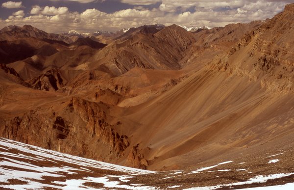 View from Gotunta La (5148 m) Ladakh, Jammu & Kashmir, India 9/2009, © fot.: Radek Kucharski