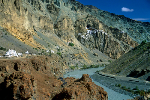 Phukthal Gompa, Tsarab river Zanskar. Ladakh, Jammu & Kashmir, India 9/2004, © fot.: Radek Kucharski