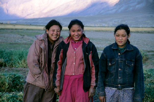 Zanskari children Zanskar. Ladakh, Jammu & Kashmir, India 8/2004, © fot.: Radek Kucharski