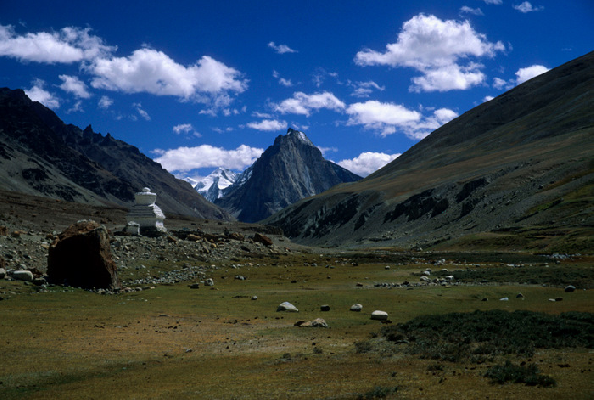 The way to Shinkul La. Gonbon Rangjon Peak Zanskar. Ladakh, Jammu & Kashmir, India 9/2004, © fot.: Radek Kucharski