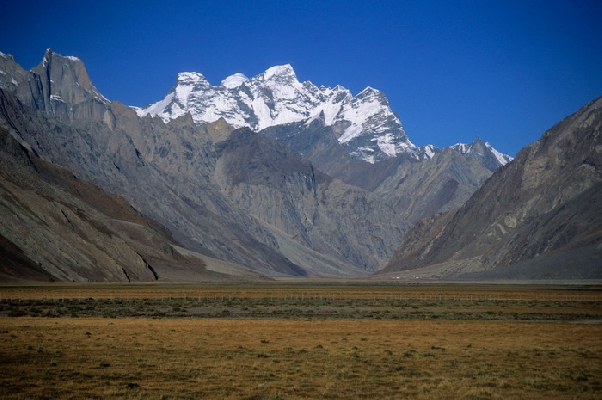 Nun and Kun Peaks Over 7000 metres high peaks on the Great Himalaya Range. Zanskar, Ladakh. J&amp;K, India 9/2004, © fot.: Radek Kucharski