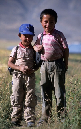Zanskari children Zanskar, Ladakh. Jammu&Kashmir, India 8/2004, © fot.: Radek Kucharski